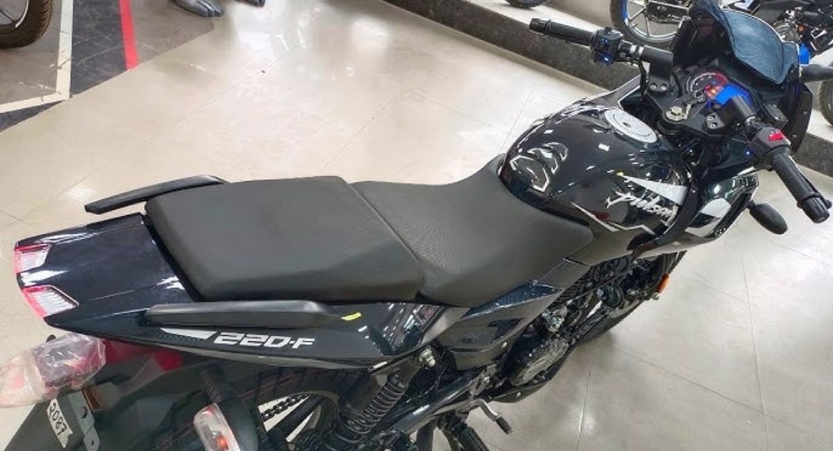 Bajaj Pulsar 220F 2025